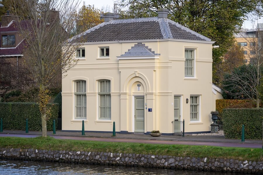 Exterior paintwork National Monument Rijswijk
